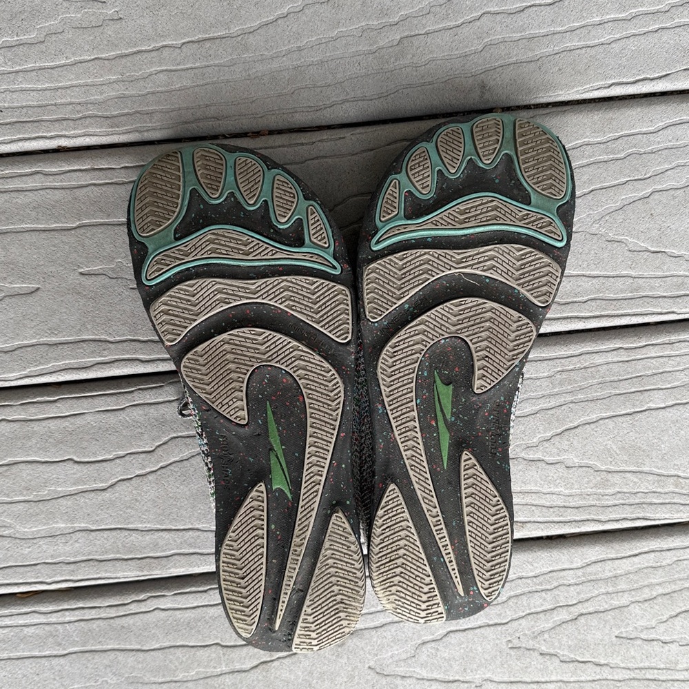 Altra Escalante NYC Marathon Special Edition - Picture 4 of 5